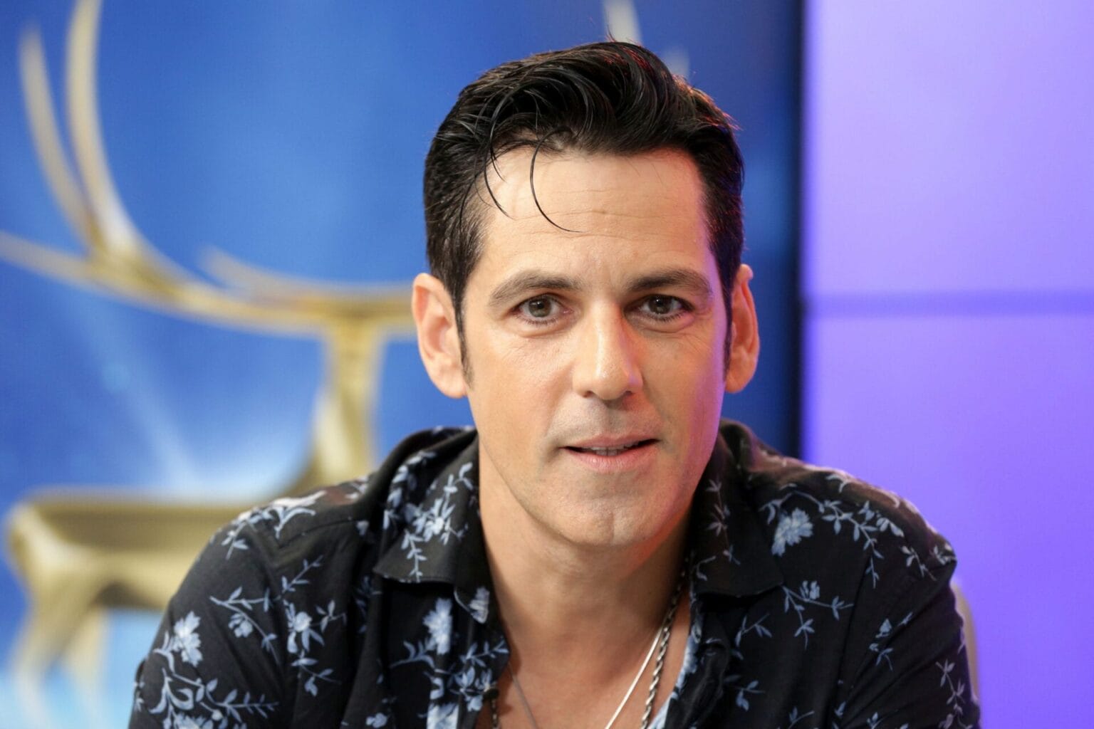 Radu Ștefan Bănică, Moș Crăciun în Turneu: Cum Împarte Sărbătorile Între Patru Case