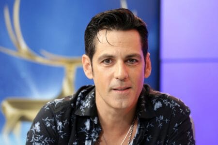 Radu Ștefan Bănică, Moș Crăciun în Turneu: Cum Împarte Sărbătorile Între Patru Case