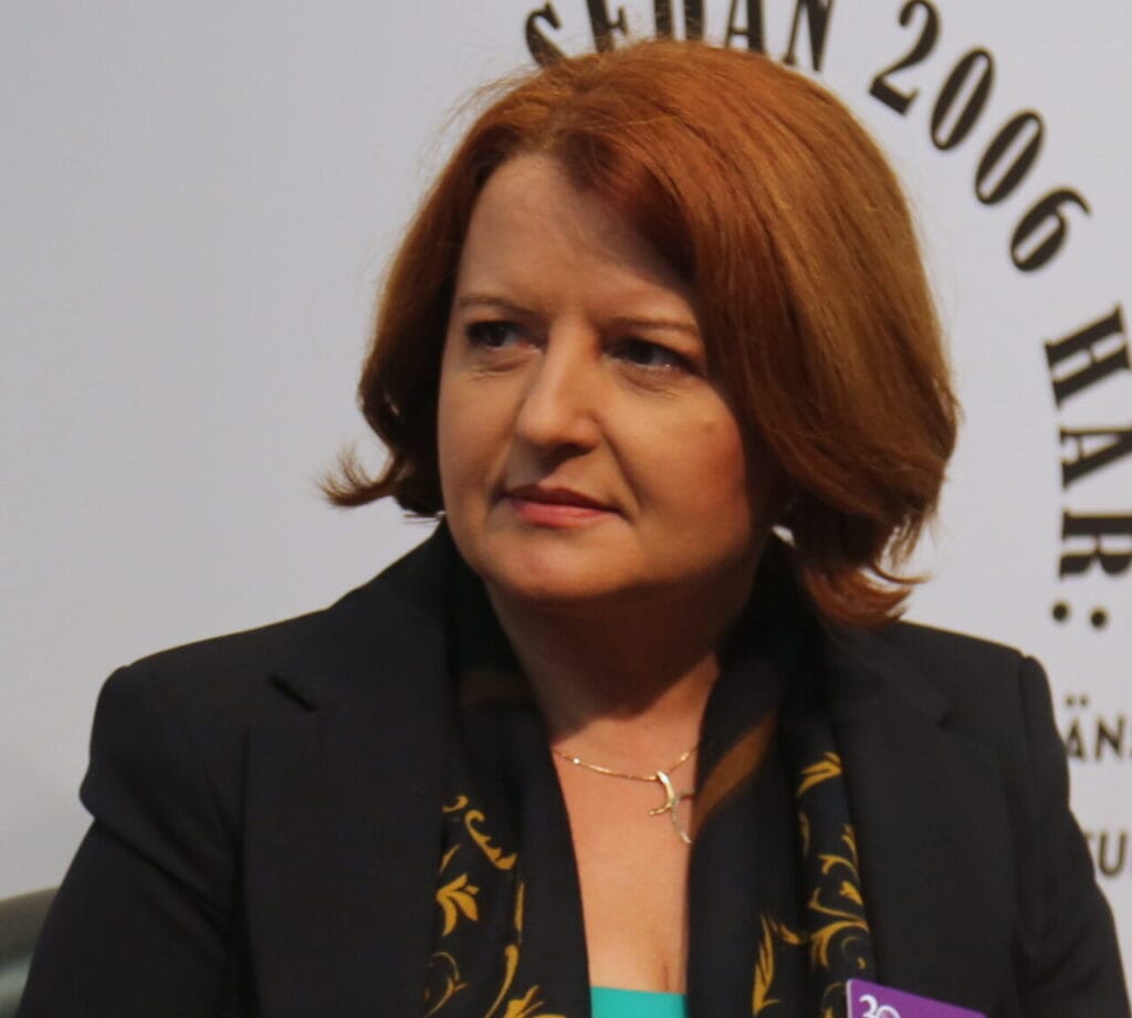 Descoperă cum Daniela Zeca-Buzura transformă fiecare sâmbătă într-o sărbătoare a poveștilor Daniela Zeca-Buzura