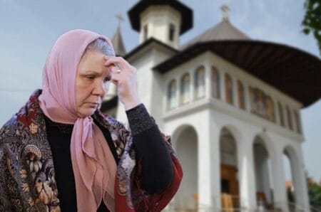Românii fac cruce la biserică: Motivul real pe care puțini îl știu cruce la biserică