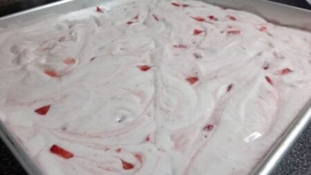 Înghețată de căpșuni fără mașină – trucul simplu care funcționează Înghețată de căpșuni