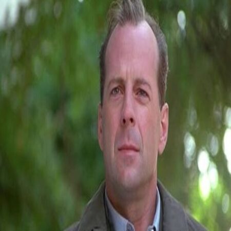 O veste neagră a lovit lumea cinematografiei în această dimineață