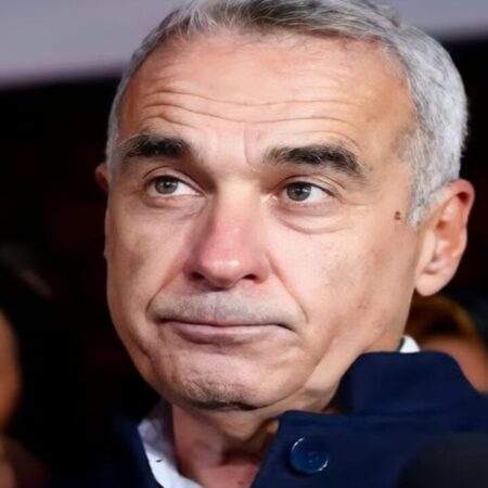 Bomba din 2026! Georgescu, acuzat că joacă la două capete. “Va desființa partidele!”