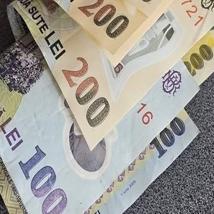 Vești uriașe pentru pensionari: S-a aflat cine primește bani în plus pentru coșul de Crăciun