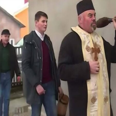 S-a aflat adevărul: cât trebuie să scoți din buzunar pentru vizita preotului de Bobotează