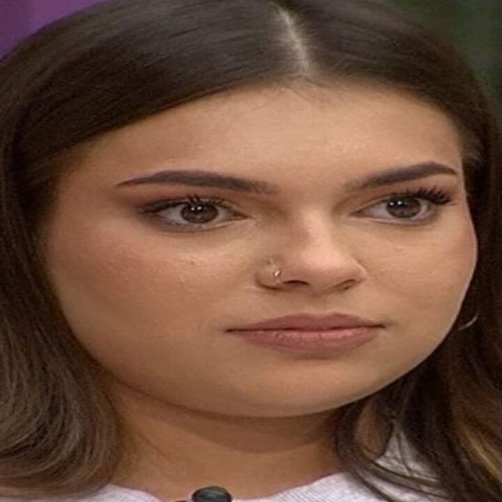 Război între fete din cauza noului concurent: s-au aruncat cuvinte grele