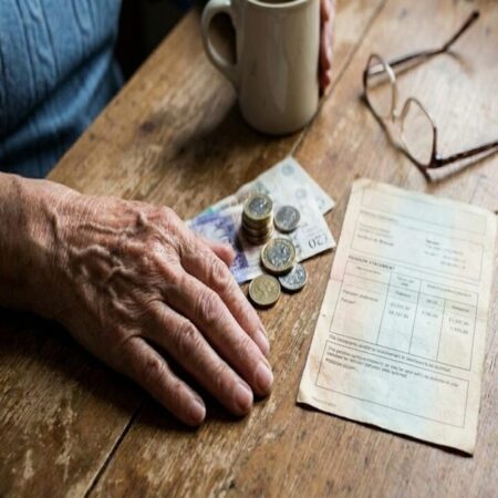 Anunț de ultimă oră despre pensiile românilor: s-a schimbat legea chiar acum