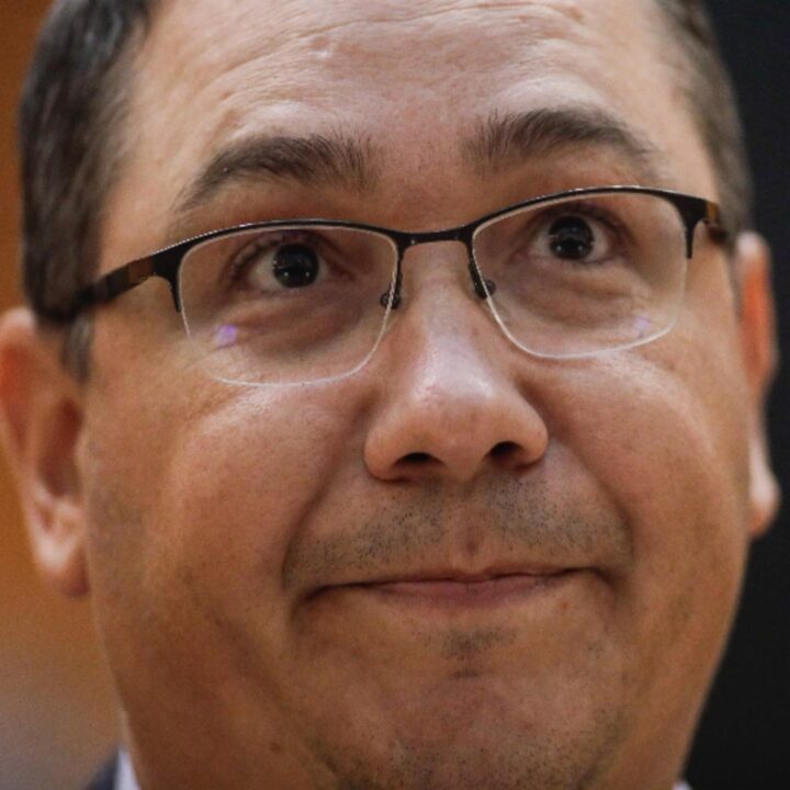 Nu o să vă vină să credeți cine revine într-o funcție uriașă! E oficial