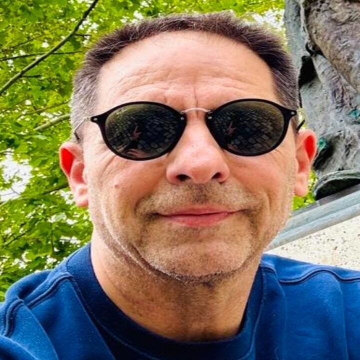 Vreți să știți cât câștigă de fapt? S-a aflat suma uriașă pe care o încasează lunar din chirii