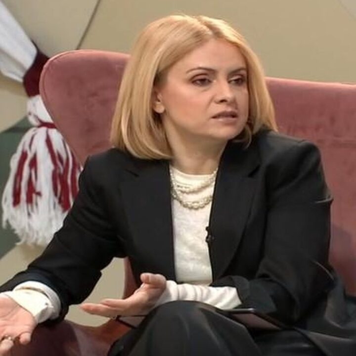 Acuzată acum că lucrează în industria pentru adulți! „M-au acuzat mereu că fac asta!”