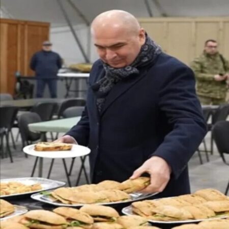 E mai scump ca în oraș! Nu o să credeți unde a ales un ministru să mănânce ca să facă economie