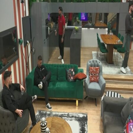 Imagini de necrezut. Cu cine s-a afișat Valentin în Casa Iubirii acum