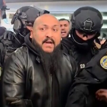 S-a terminat fuga! Dani Mocanu a fost adus în țară sub escortă. Câți ani de pușcărie primește artistul