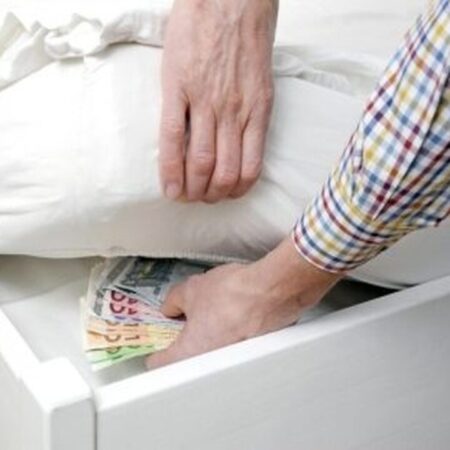 Ai bani puși deoparte în casă? Trebuie să vezi ce decizie s-a luat recent