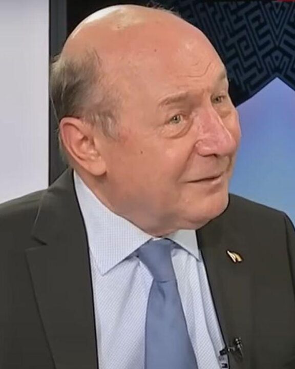 E oficial! Traian Băsescu a spus-o direct: Ce se întâmplă cu prețul motorinei chiar acum