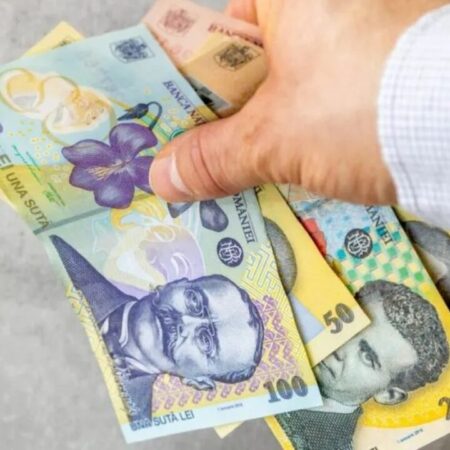 Te-ai uitat pe card? E oficial ce se întâmplă cu alocațiile în luna aprilie