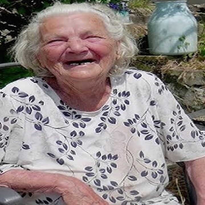 “Uitați-vă bine la mine că nu apuc vara!” Anunțul cumplit făcut de tanti Vasilica chiar de ziua ei