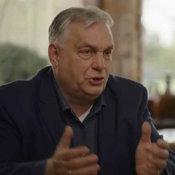 Istoria se repetă? Ce s-a auzit din mulțime l-a lăsat pe premier fără replică pe scenă