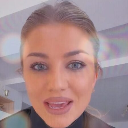 „Un copil este o binecuvântare!” Imaginile postate de Codruța în ziua de Paște spun totul