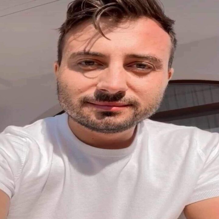 Este oficial? Valentin Sanfira a fost surprins în cel mai neașteptat loc din lume