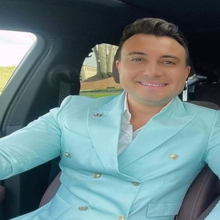 Adio, Codruța! Valentin Sanfira a părăsit România alături de ea: Imaginile care spun totul