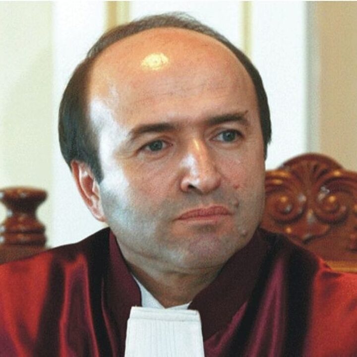 Nu-ți va veni să crezi ce urmează! Schema constituțională prin care Președintele