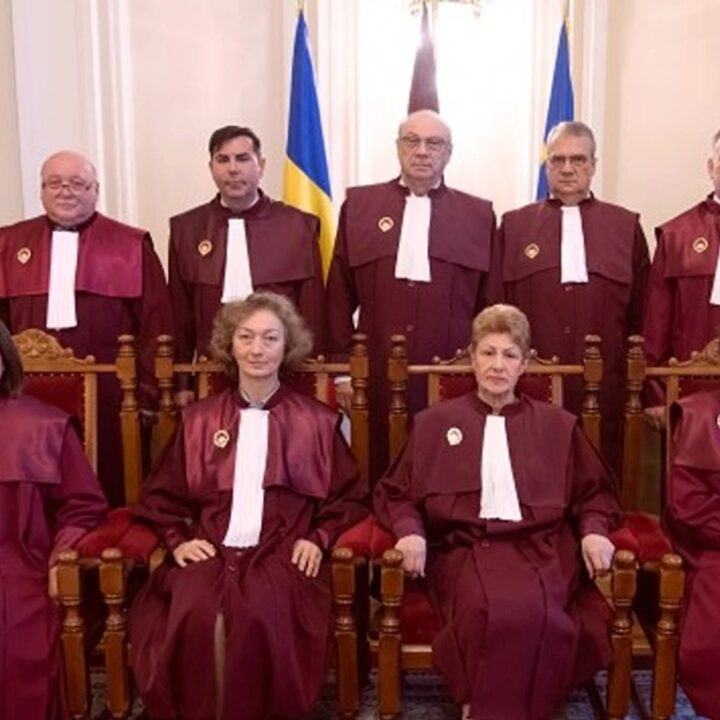 Lovitură pe scena politică! Ce ar urma să facă CCR după retragerea PSD