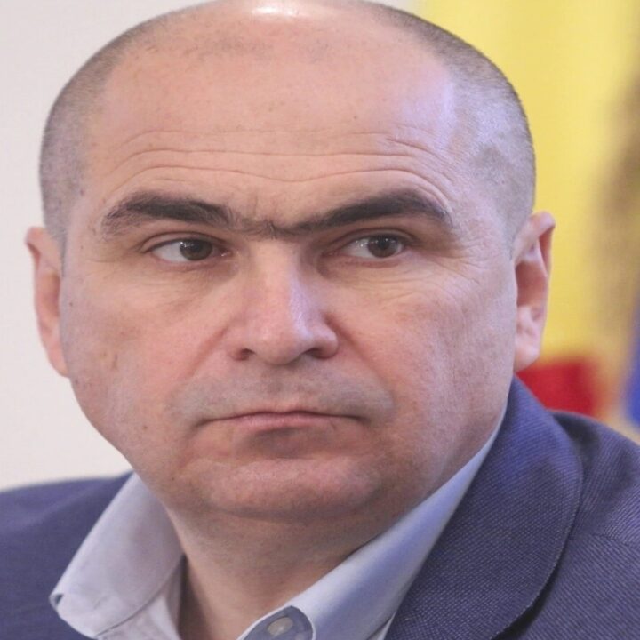 Senatorul care refuză să fie „instrumentul politic al PSD”. Gestul care ar putea salva Guvernul Bolojan în ultima secundă