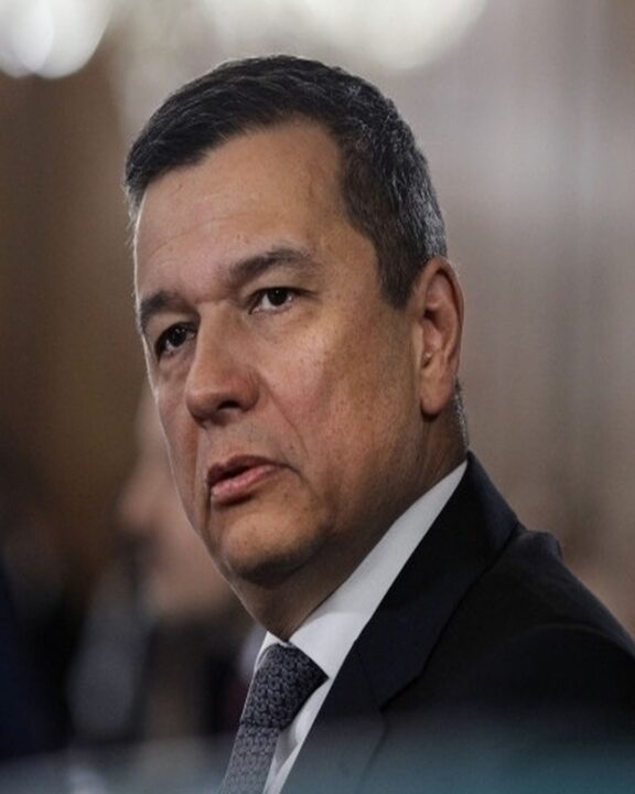 Răsturnare de situație pe scena politică: Numele uriaș căruia i se cere demisia chiar acum!