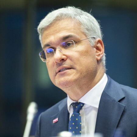 Cutremur pentru bugetari: Dispar zeci de sporuri dintr-o singură lovitură!