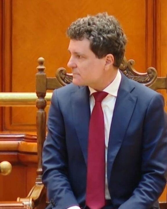 S-a dat ordinul de atac! Se cere destituirea lui Nicușor Dan