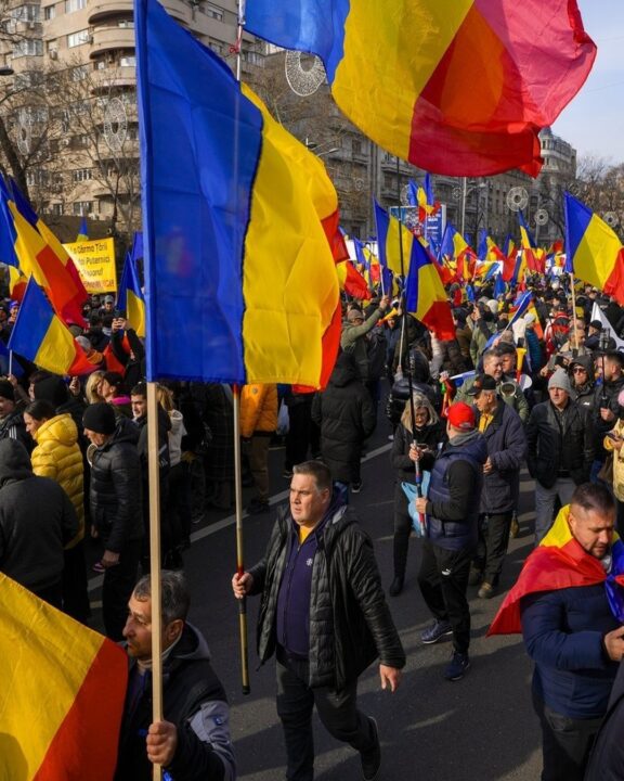 4 din 10 români cer alegeri anticipate. Aproape jumătate din români împing țara spre alegeri anticipate