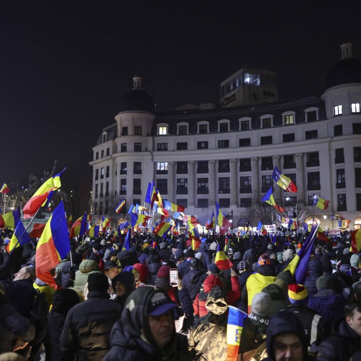 Dezastru total pentru bugetari! Noua lege le taie până la 1.500 de lei din salariu