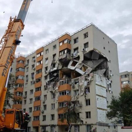 Sfâșietor! Ce au găsit oamenii în fața blocului groazei, la luni de la explozia din Rahova!